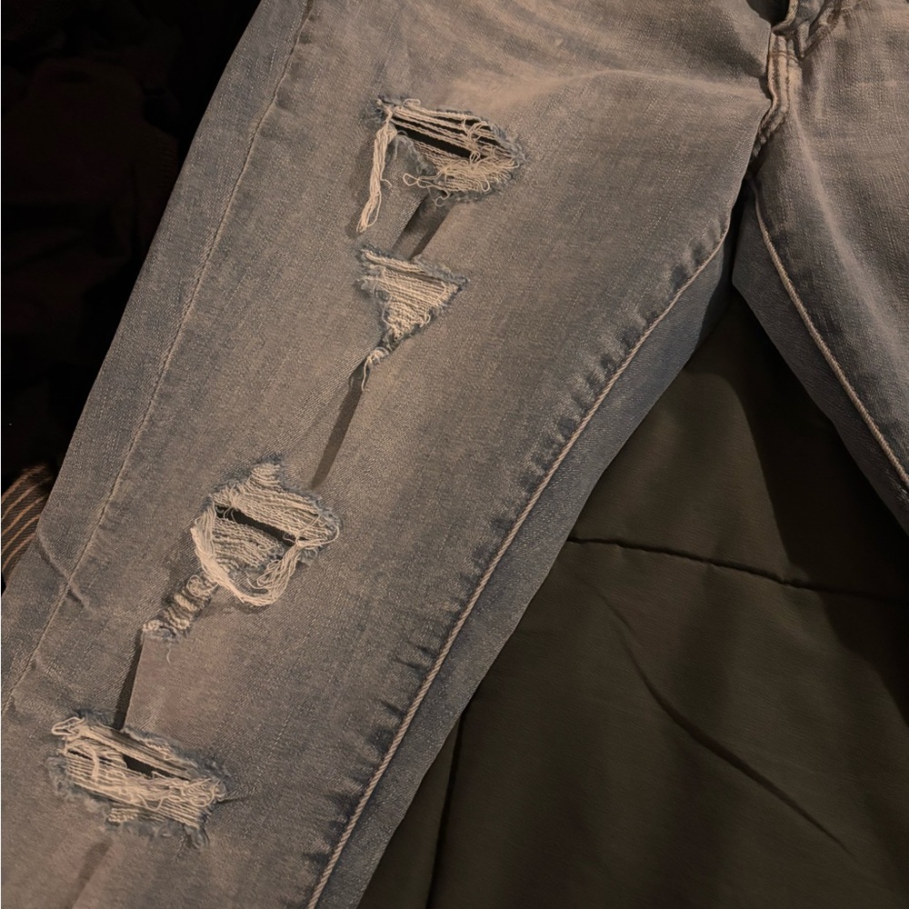 Distressed Levi’s - Picture 6 of 7